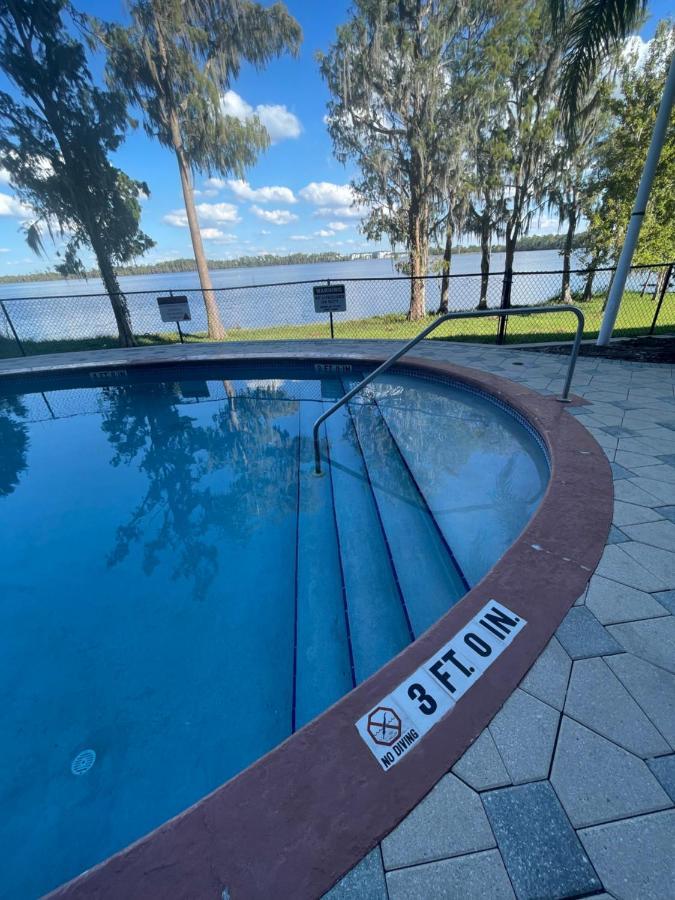 Apartment Blue Heron Retreat: Proximity & Dining Convenience *