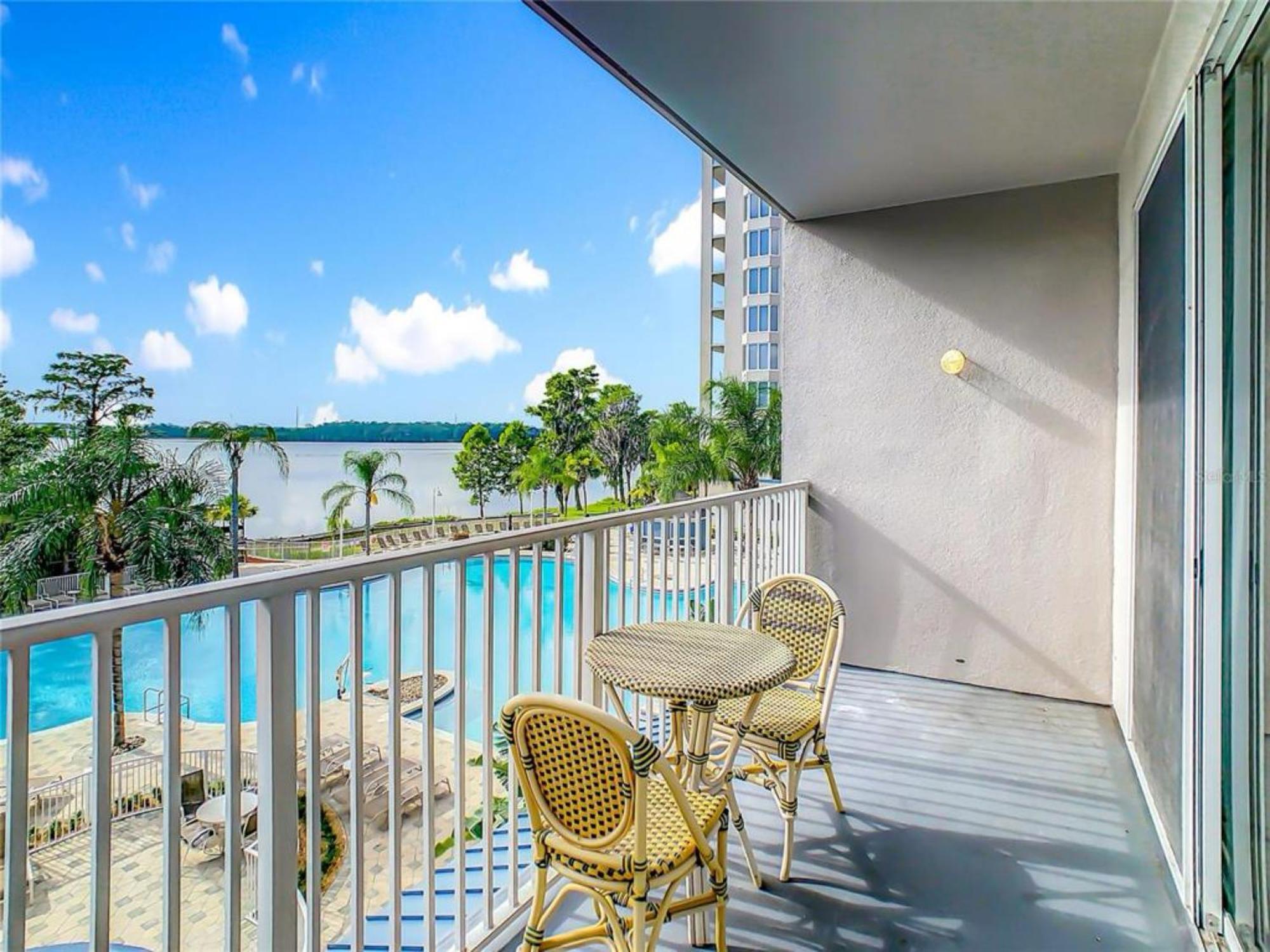 Blue Heron Retreat: Proximity & Dining Convenience Apartment