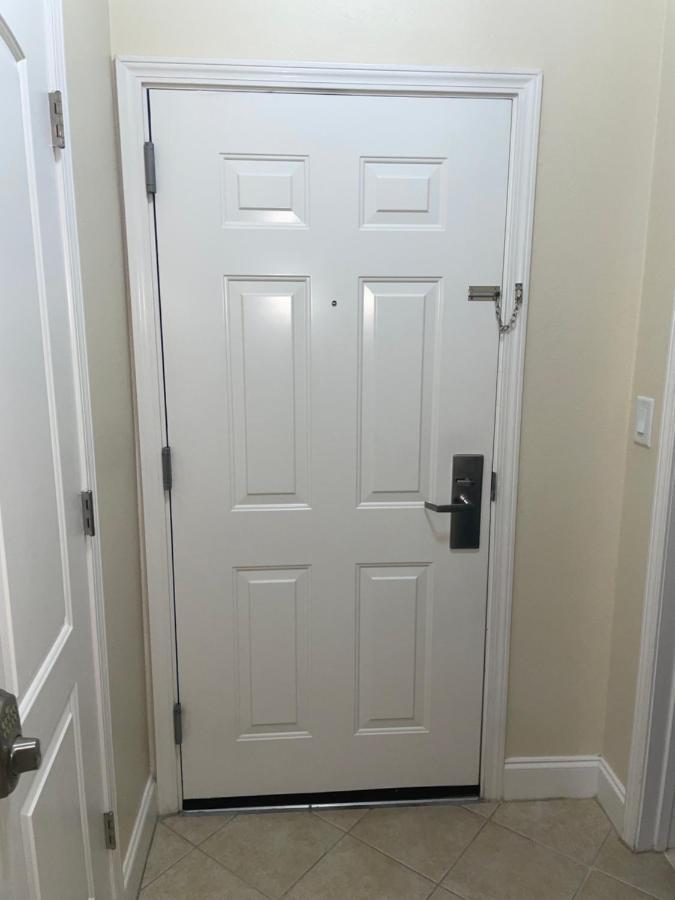 Disney 1 Mile , Blue Heron 1 Room 2 Bath,Amenities,6 Guests, Walk To Restaurants, No Fees At Check In Appartement Orlando